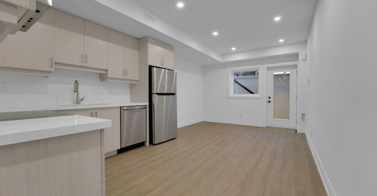 LOWER-521 St Johns Road, Toronto, ON, M6S 2L7 - 7