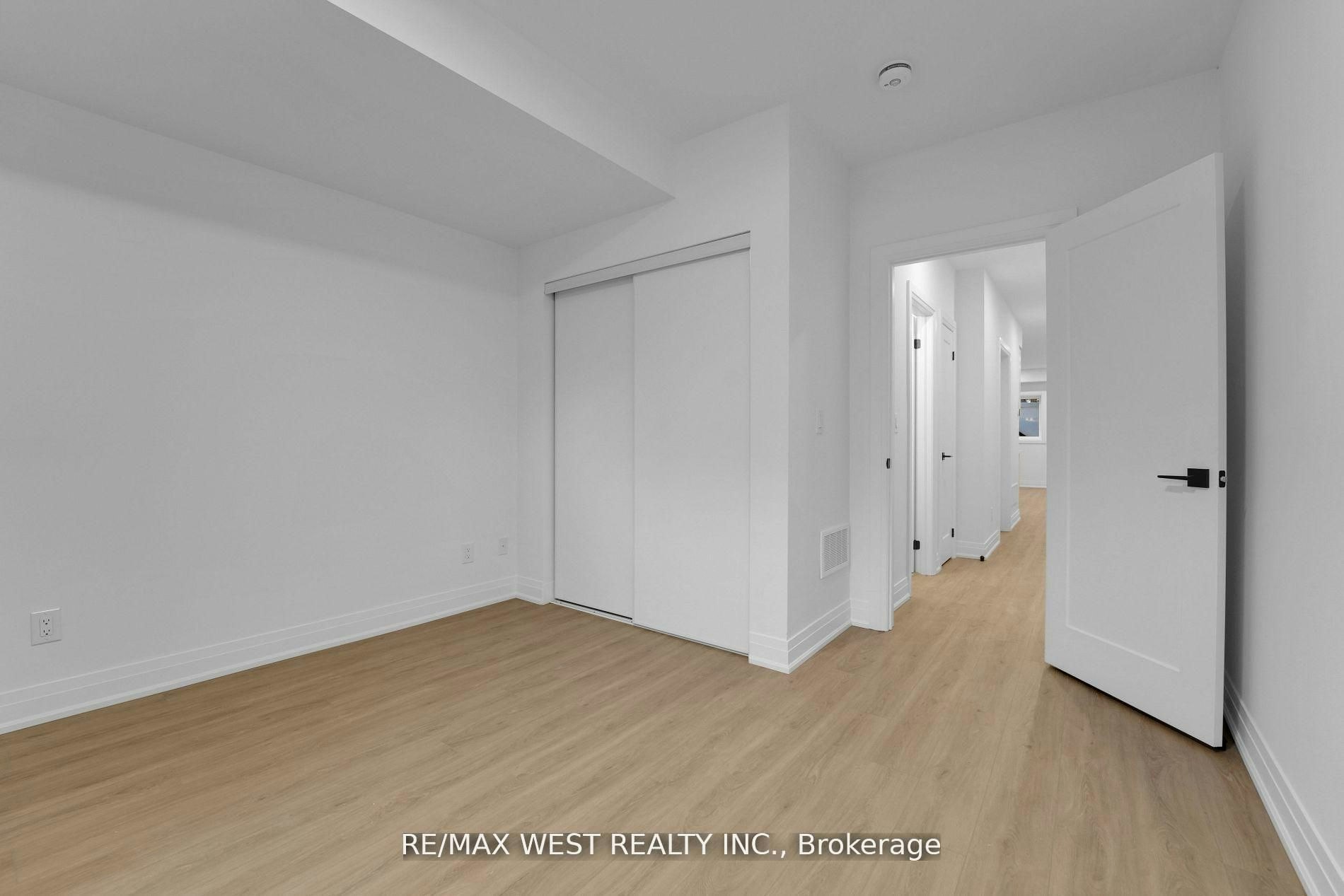 LOWER-521 St Johns Road, Toronto, ON, M6S 2L7 - 10