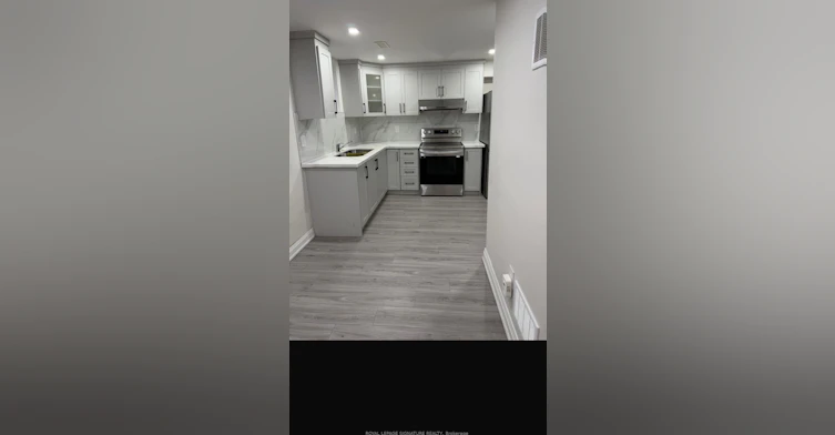 806 Envoy Drive, Mississauga, ON, L5W 1H3