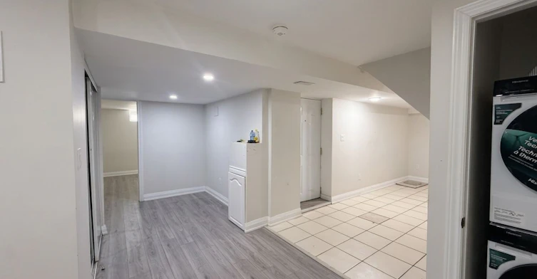Bsmt-806 Envoy Drive, Mississauga, ON, L5W 1H3 - 2
