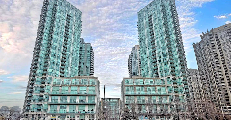 701-3939 Duke Of York Boulevard, Mississauga, ON, L5B 4N2