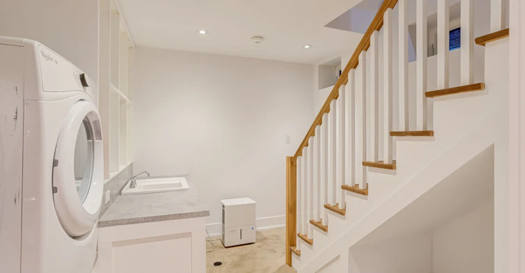 Main-363 Boon Avenue, Toronto, ON, M6E 4A4 - 26