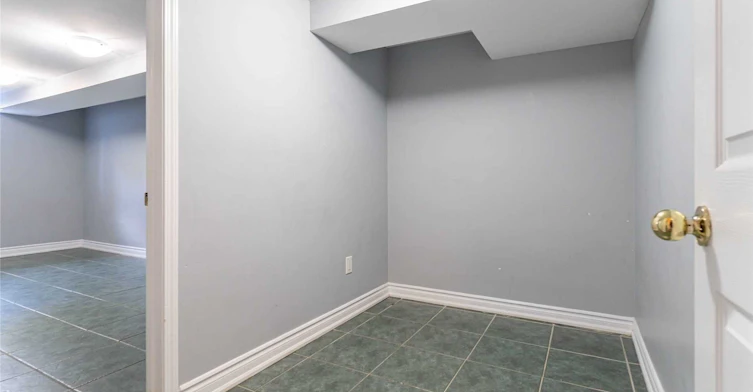 Basement-17 Manitou Crescent, Brampton, ON, L6S 2Z6 - 6