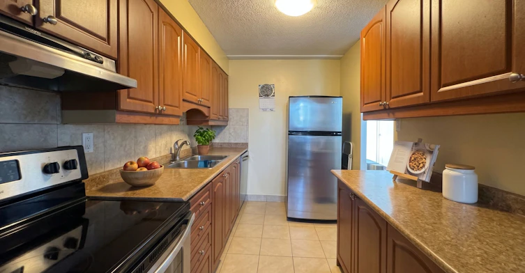 201-1050 Stainton Drive, Mississauga, ON, L5C 2T8 - 5