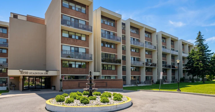201-1050 Stainton Drive, Mississauga, ON, L5C 2T8