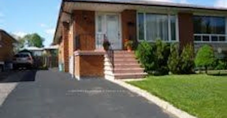 1145 Shadeland Drive, Mississauga, ON, L5C 1P2