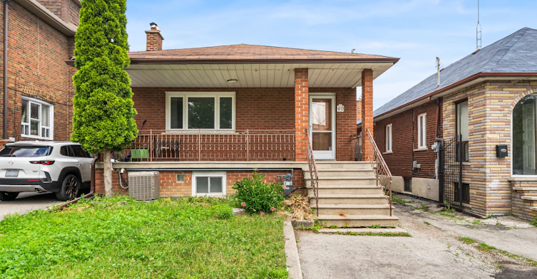 Main-49 Fairbank Avenue, Toronto, ON, M6E 3Y6