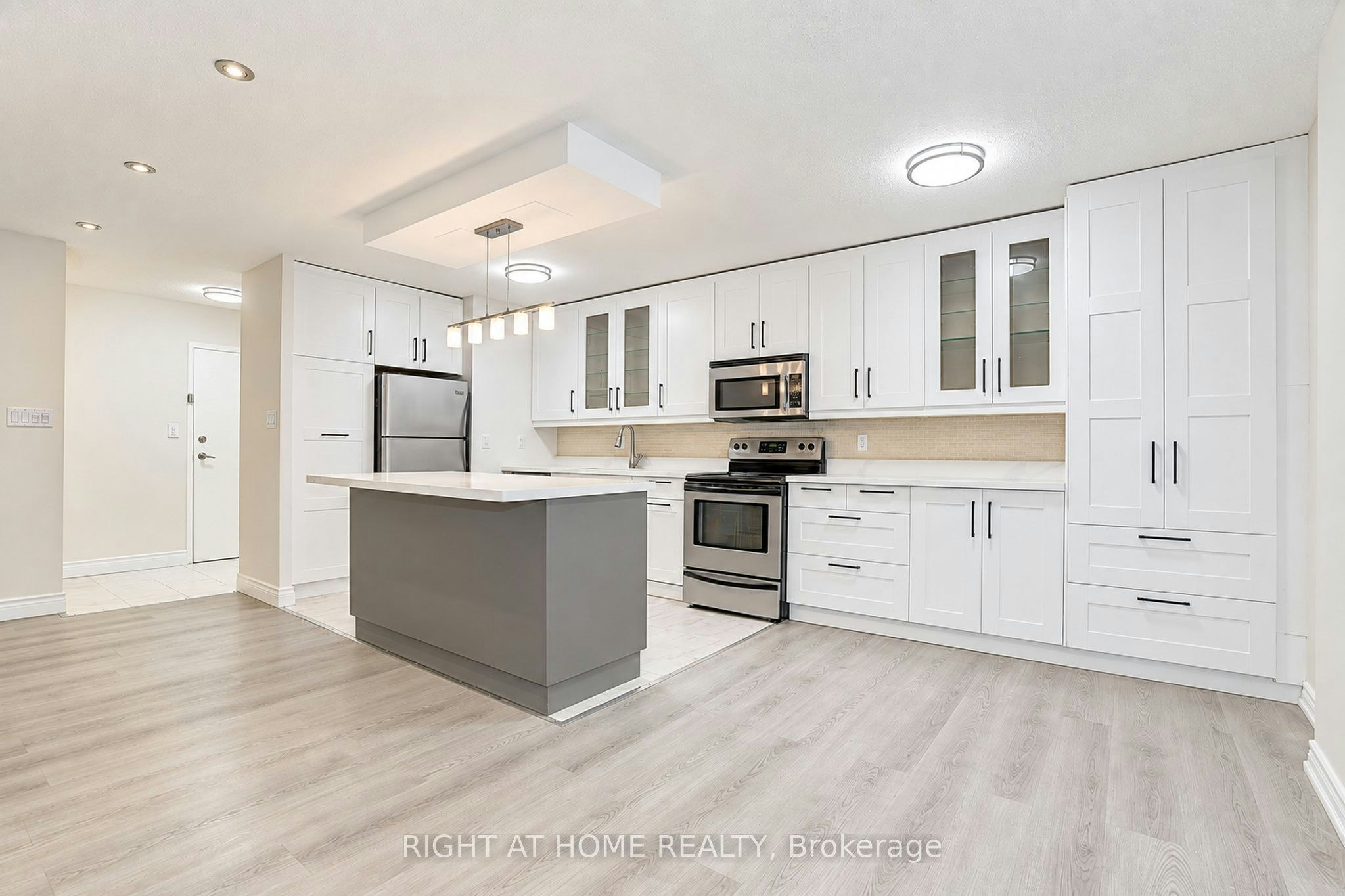 109-3025 The Credit Woodlands Drive, Mississauga, ON, L5C 2V3