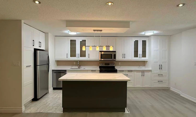 109-3025 The Credit Woodlands Drive