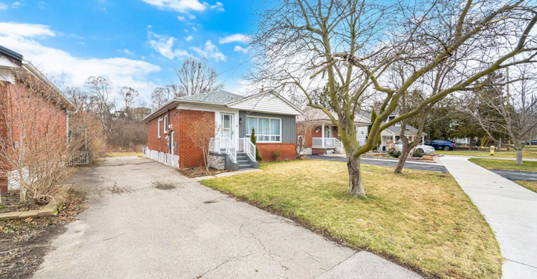 6 Bonnyview Drive, Toronto, ON, M8Y 3G6 - 2