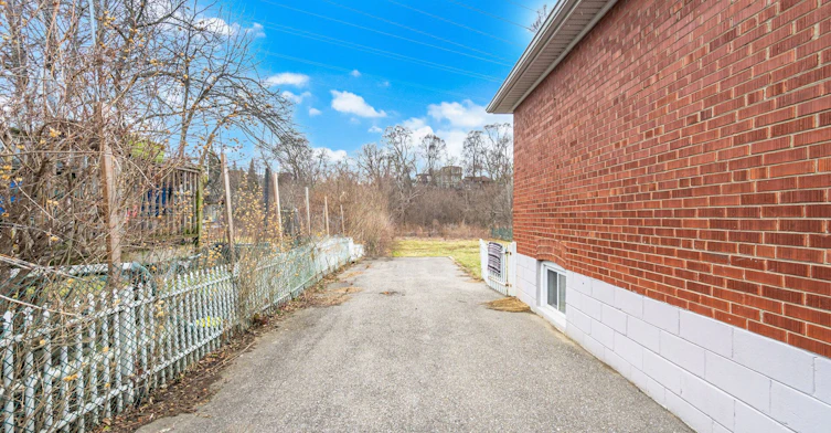 6 Bonnyview Drive, Toronto, ON, M8Y 3G6 - 50