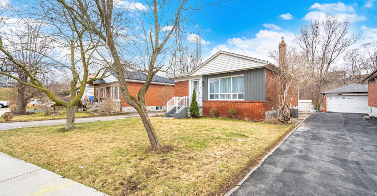 Upper-6 Bonnyview Drive, Toronto, ON, M8Y 3G6 - 3