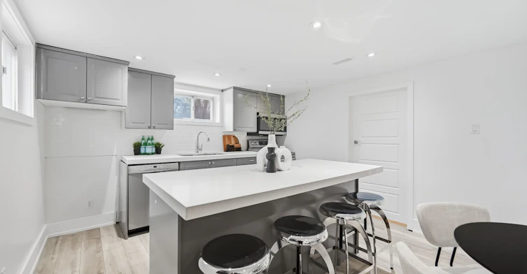 Lower-6 Bonnyview Drive, Toronto, ON, M8Y 3G6 - 12