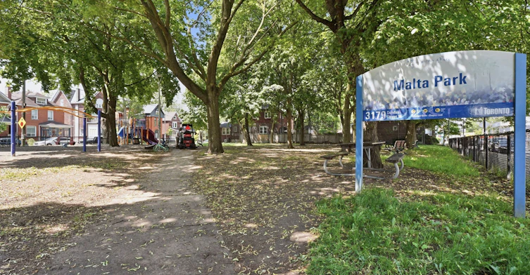 Upper-277 Gilmour Avenue, Toronto, ON, M6P 3B6 - 19