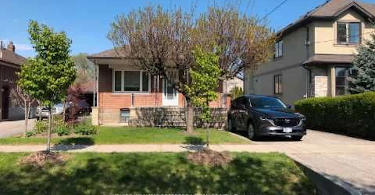 Lower-7 Ashmore Avenue, Toronto, ON, M8Z 4C5