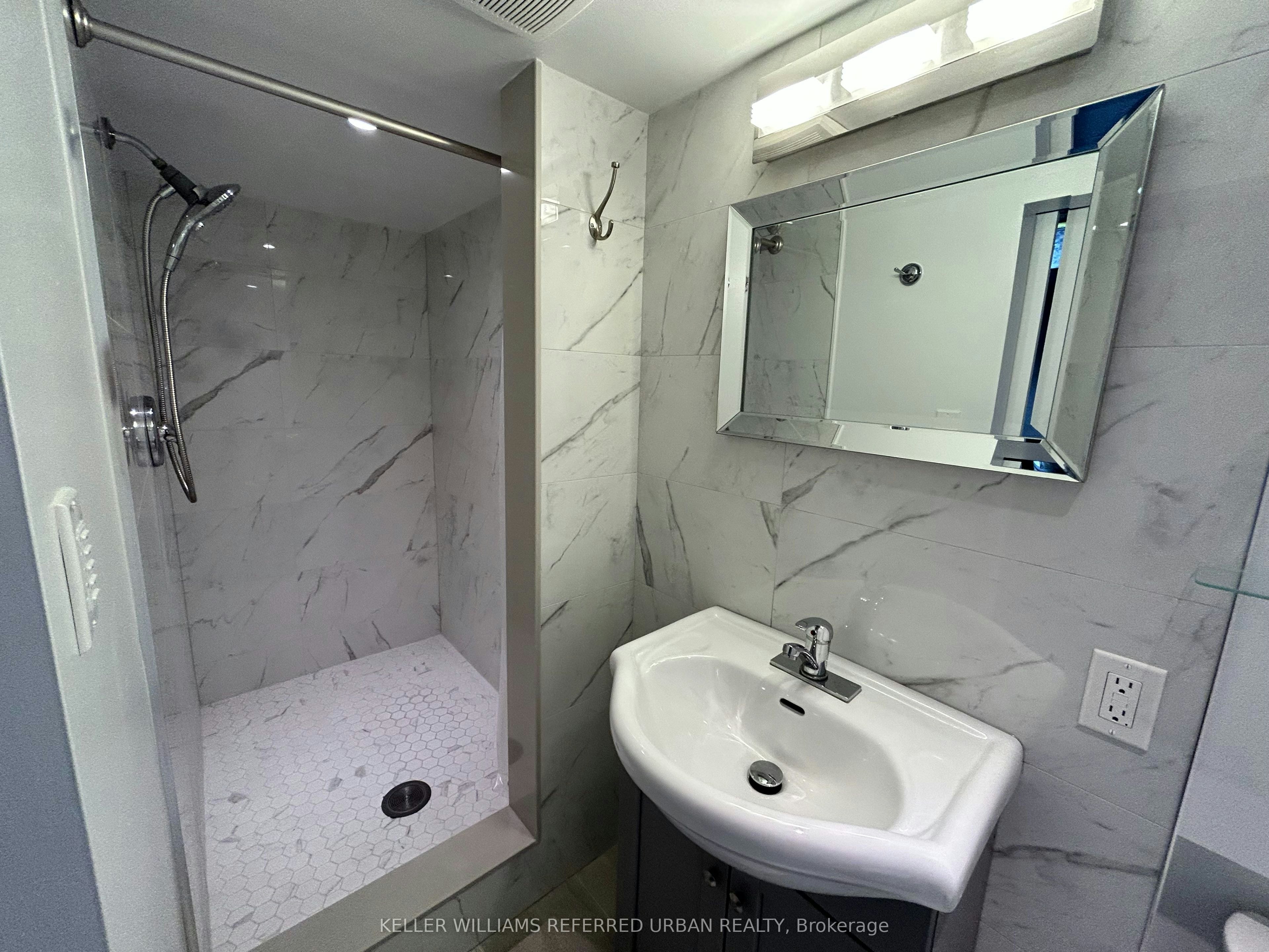 Lower-7 Ashmore Avenue, Toronto, ON, M8Z 4C5 - 4
