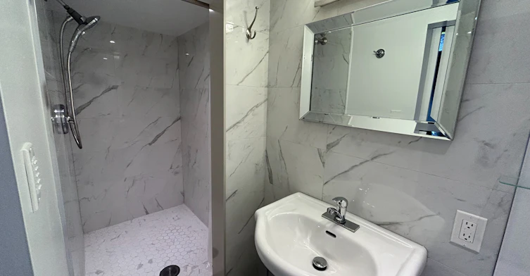 Lower-7 Ashmore Avenue, Toronto, ON, M8Z 4C5 - 4