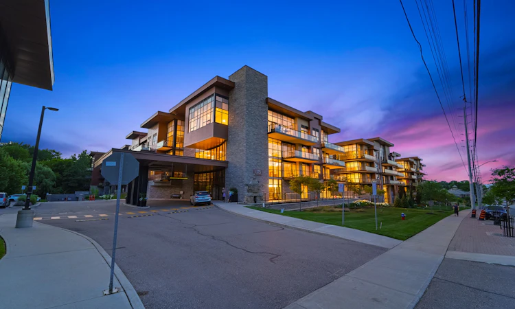 415-1575 Lakeshore Road W