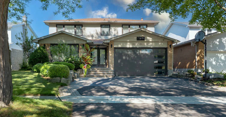 2545 Evelyn Court, Mississauga, ON, L5A 3V1