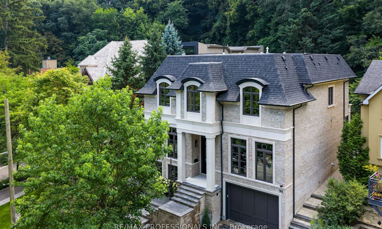 30 Dacre Crescent