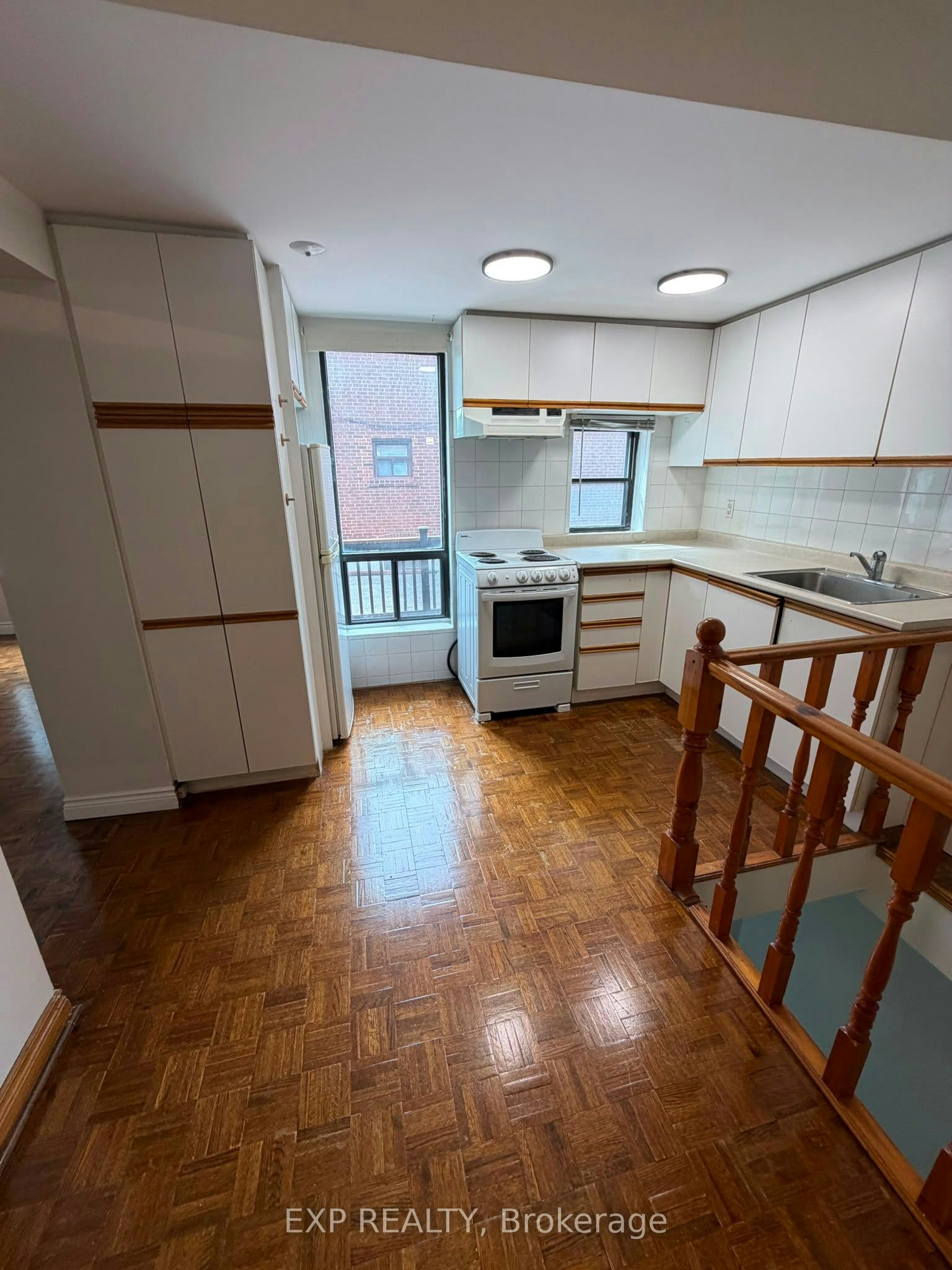 3-677 Durie Street, Toronto, ON, M6S 3H4 - 4