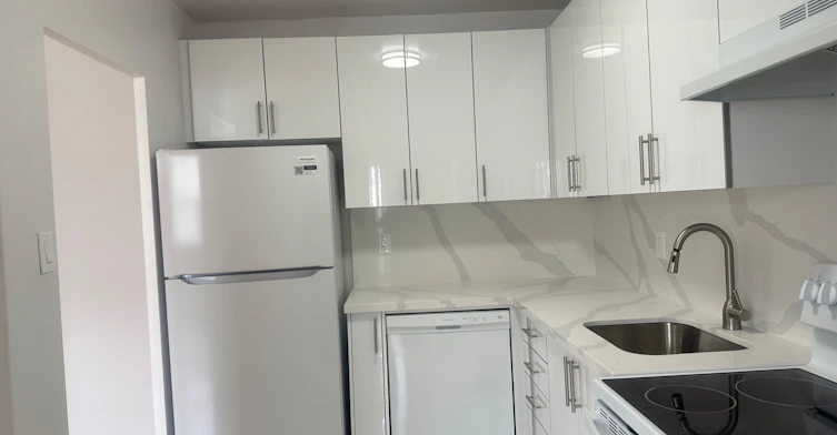 604-65 North Service Road, Mississauga, ON, L5A 1A3 - 5