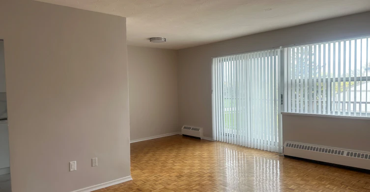 604-65 North Service Road, Mississauga, ON, L5A 1A3 - 3