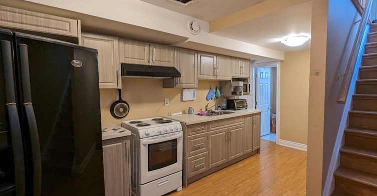 Bsmt-485 Greenpark Crescent, Mississauga, ON, L5B 3P4 - 3