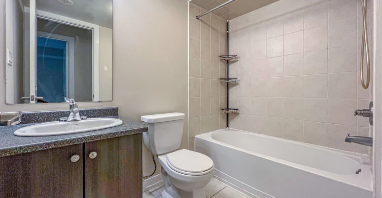 92-100 Parrotta Drive, Toronto, ON, M9M 0G1 - 5