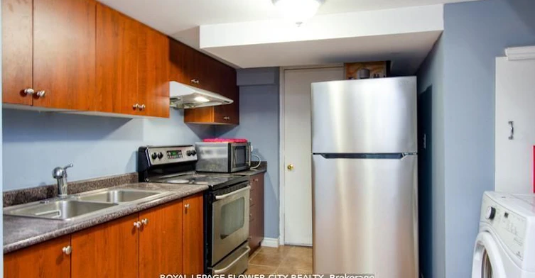 18 Saint Eugene Street, Brampton, ON, L6Y 0K9 - 9