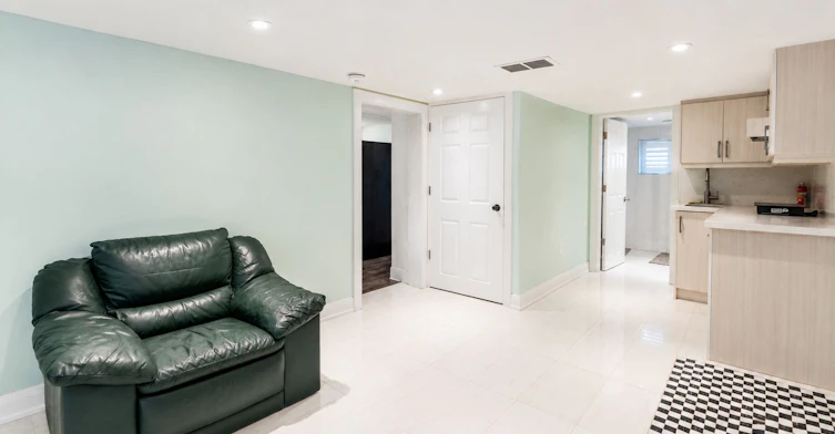 1078 Sawyer Avenue, Mississauga, ON, L5E 1K7 - 3
