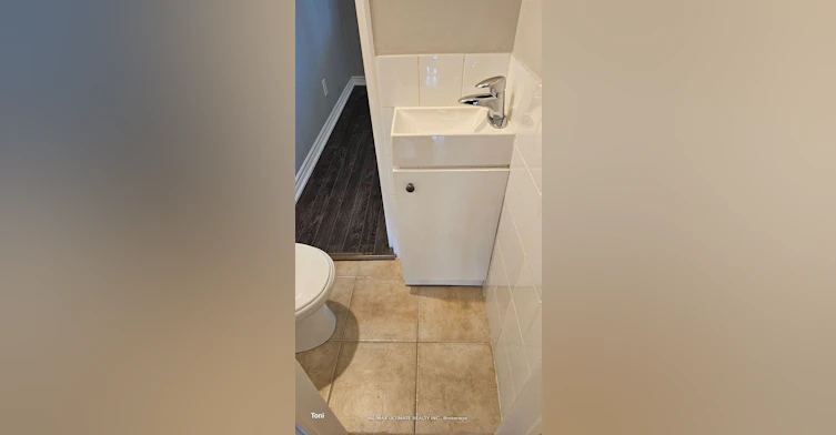 Main-16 Failsworth Avenue, Toronto, ON, M6M 3J2 - 13