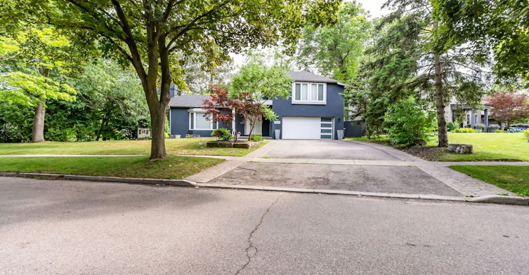 1590 Yew Street, Mississauga, ON, L5H 2B9 - 2