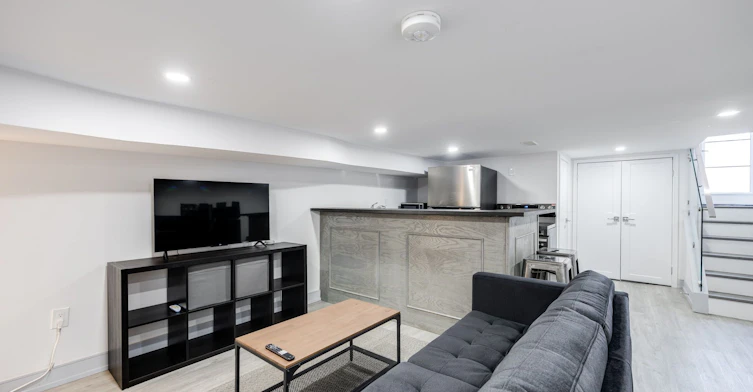 Bsmt-668 Indian Road, Toronto, ON, M6P 2C9 - 11