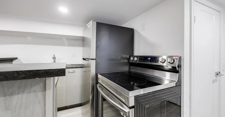 Bsmt-668 Indian Road, Toronto, ON, M6P 2C9 - 7
