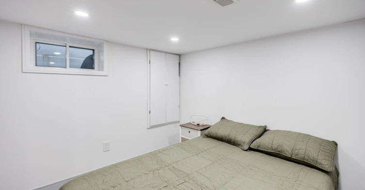 Bsmt-668 Indian Road, Toronto, ON, M6P 2C9 - 15