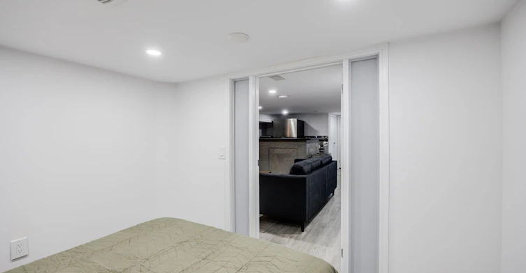 Bsmt-668 Indian Road, Toronto, ON, M6P 2C9 - 16