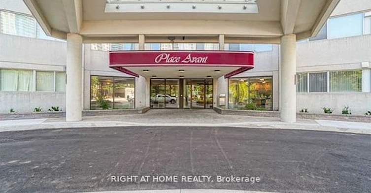 SPH8-3700 Kaneff Crescent, Mississauga, ON, L5A 4B8 - 3