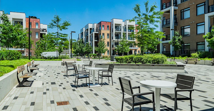 108-160 Canon Jackson Drive, Toronto, ON, M6M 0B6 - 14