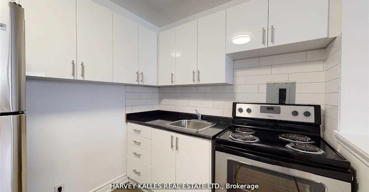 B3-4 Greentree Court, Toronto, ON, M6M 2A5 - 6