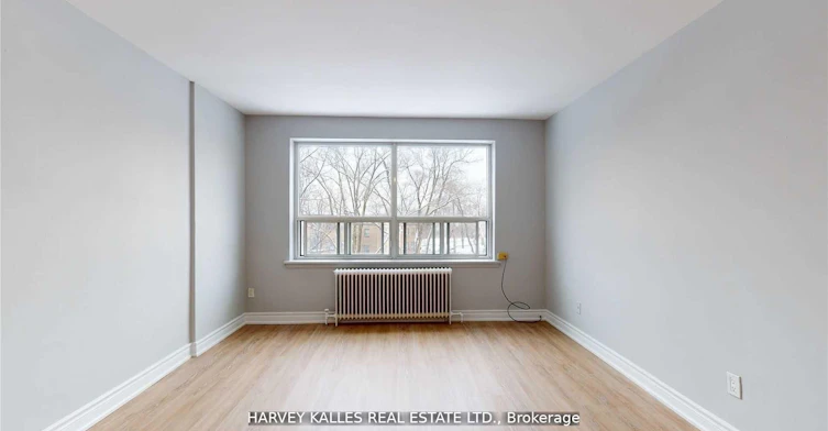 B3-4 Greentree Court, Toronto, ON, M6M 2A5 - 2