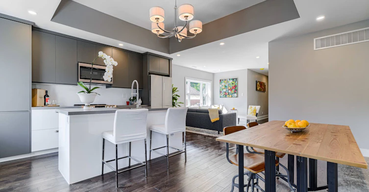 3-294 South Kingsway Road, Toronto, ON, M6S 3T9