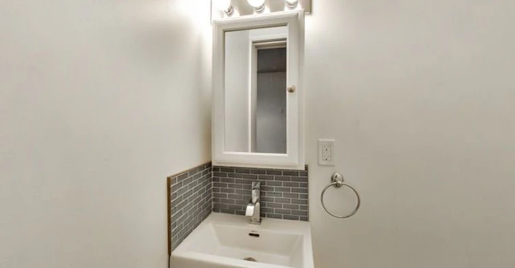 34 Hewitt Main Floor Avenue, Toronto, ON, M6R 1Y3 - 10