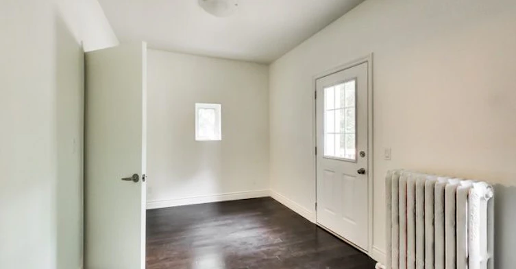 34 Hewitt Main Floor Avenue, Toronto, ON, M6R 1Y3 - 17