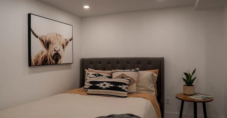 Lower-166 Oakmount Road, Toronto, ON, M6P 2N9 - 12