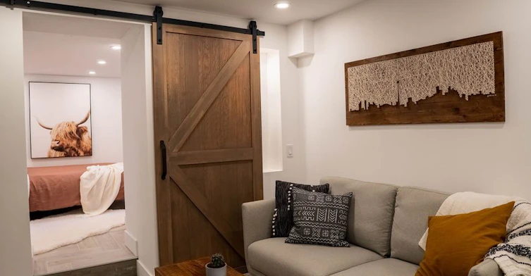 Lower-166 Oakmount Road, Toronto, ON, M6P 2N9 - 4