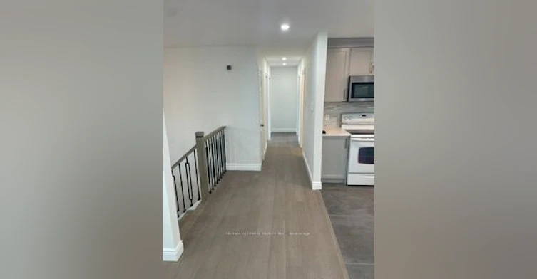 885 Forestwood Drive, Mississauga, ON, L5C 1G6 - 4