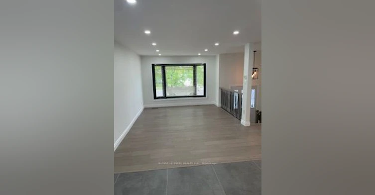 885 Forestwood Drive, Mississauga, ON, L5C 1G6 - 3