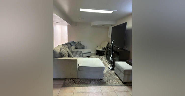 3311 Pilcom Crescent, Mississauga, ON, L5B 3X4 - 2