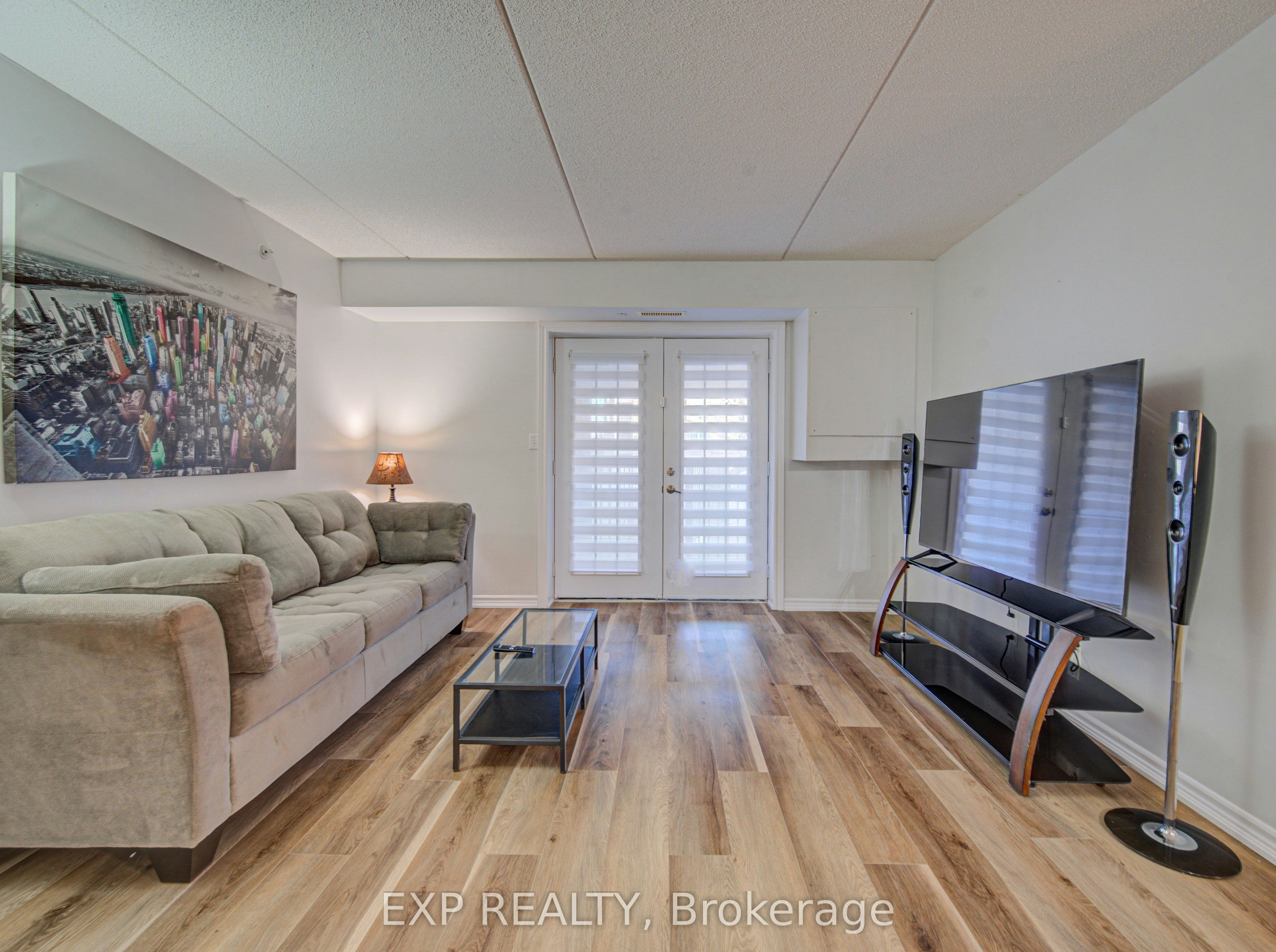 106-1490 Bishops Gate, Oakville, ON, L6M 4N3